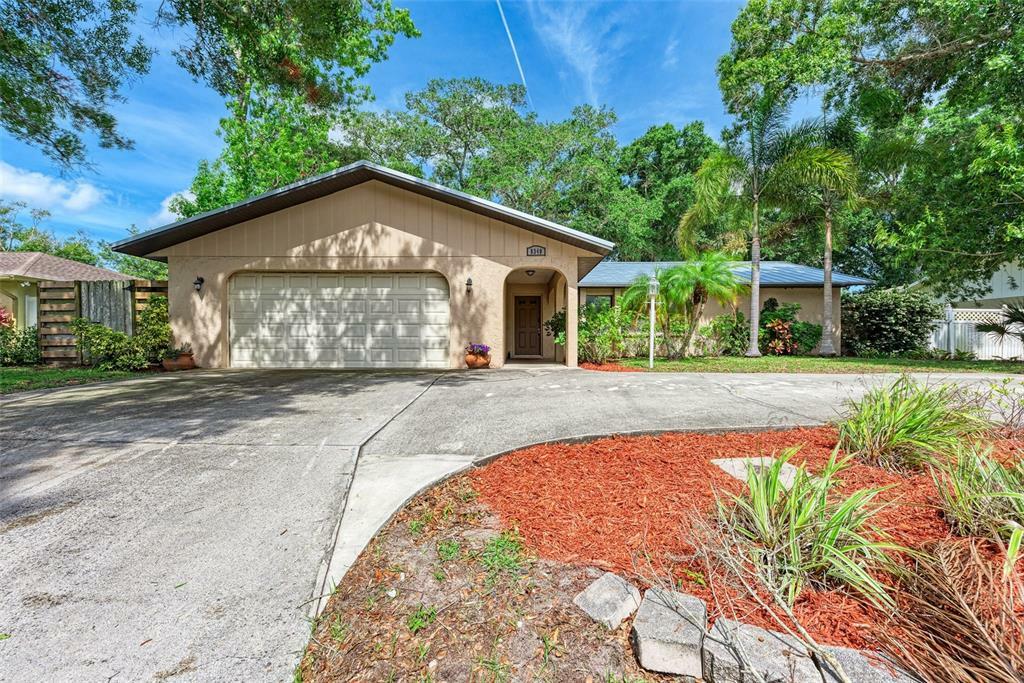 Property Photo:  8340 Brandeis Circle W  FL 34243 