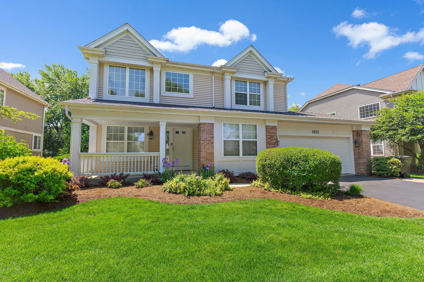 Property Photo: 1521 Summerhill Lane IL 60013