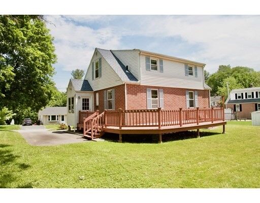 Property Photo: 7 Assabet Ln MA 01602