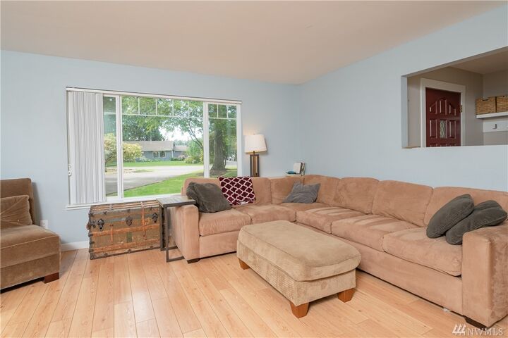 Property Photo: 8553 Lynnwood Dr WA 98264