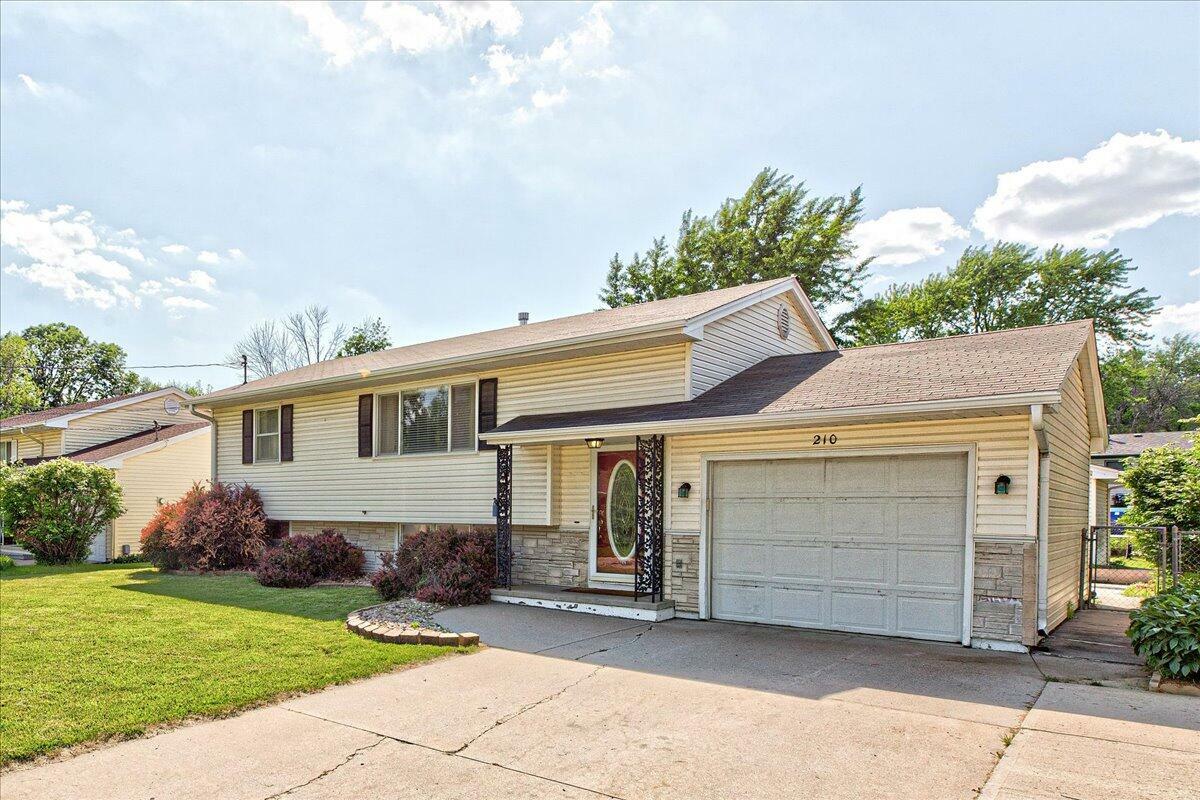 Property Photo:  210 Wendover Drive  IA 51503 