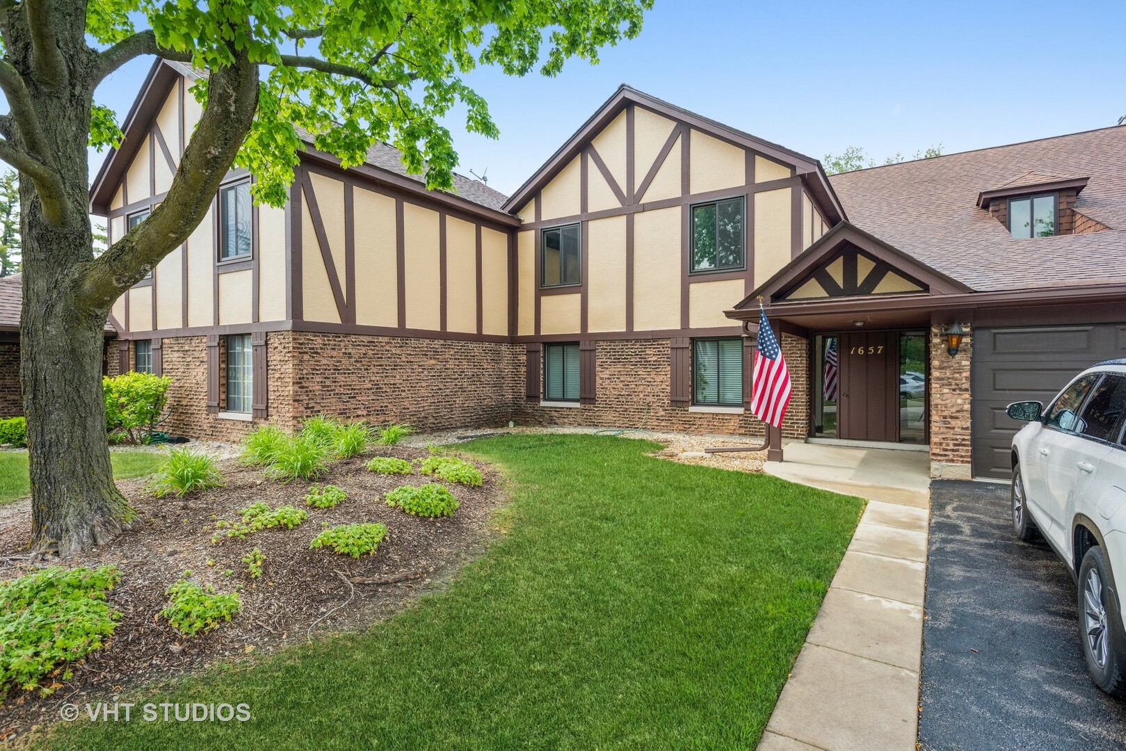 1657 Dover Court C  Wheaton IL 60189 photo