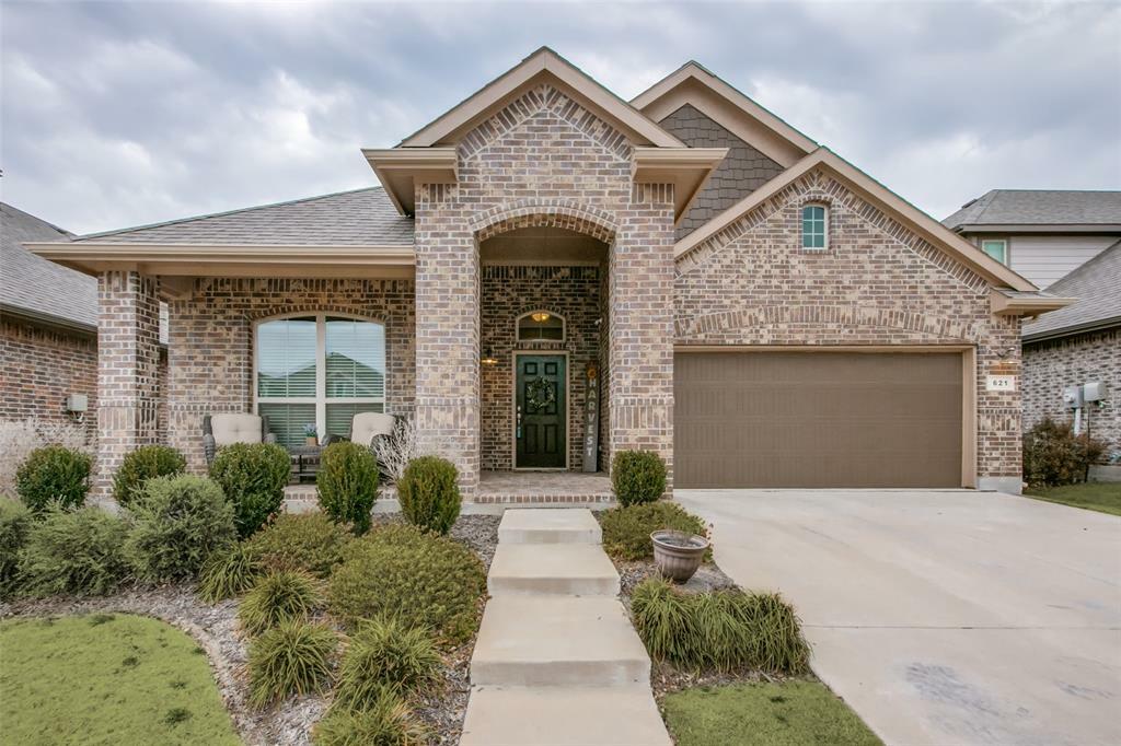 Property Photo: 621 Gannet Trail TX 76226