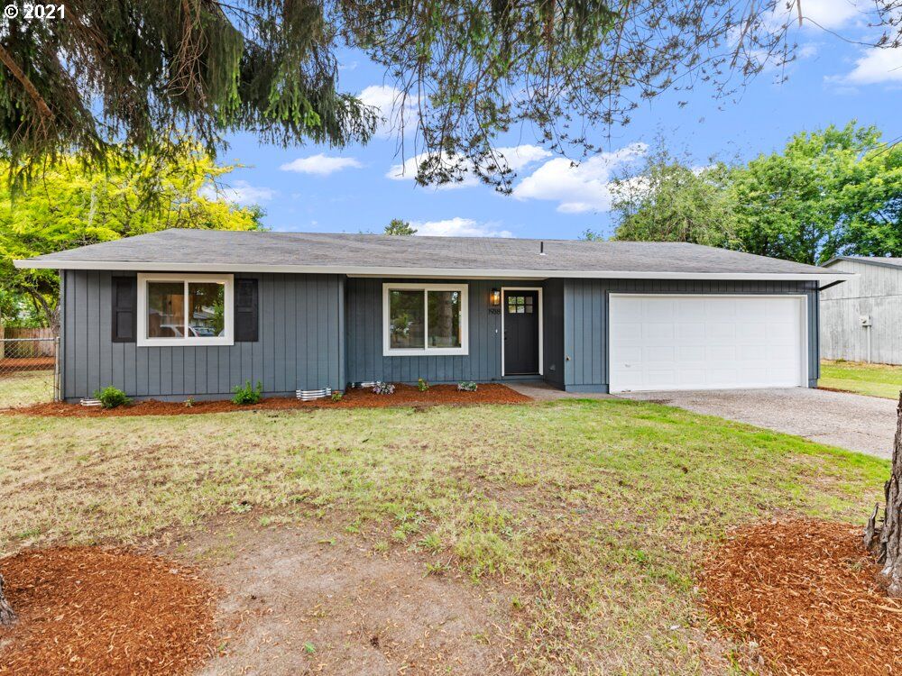 Property Photo:  1938 NE Shannon Dr  OR 97124 