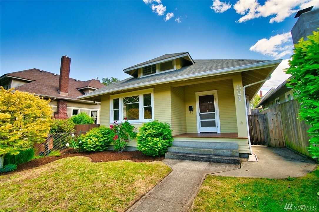 Property Photo:  821 N Oakes St  WA 98406 