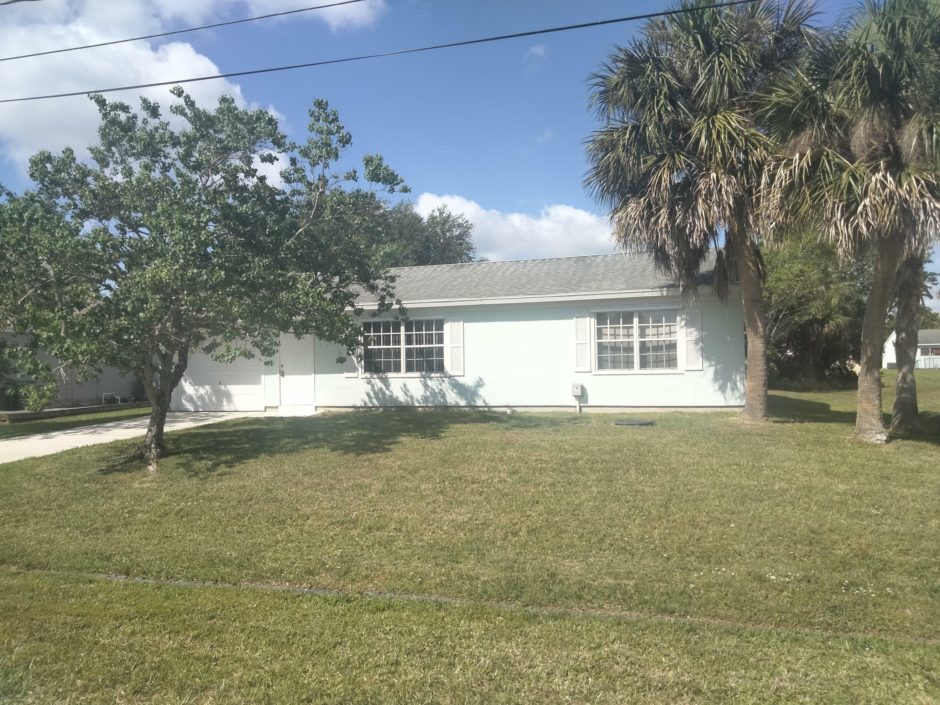 Property Photo:  2250 SE Friendship Street  FL 34952 