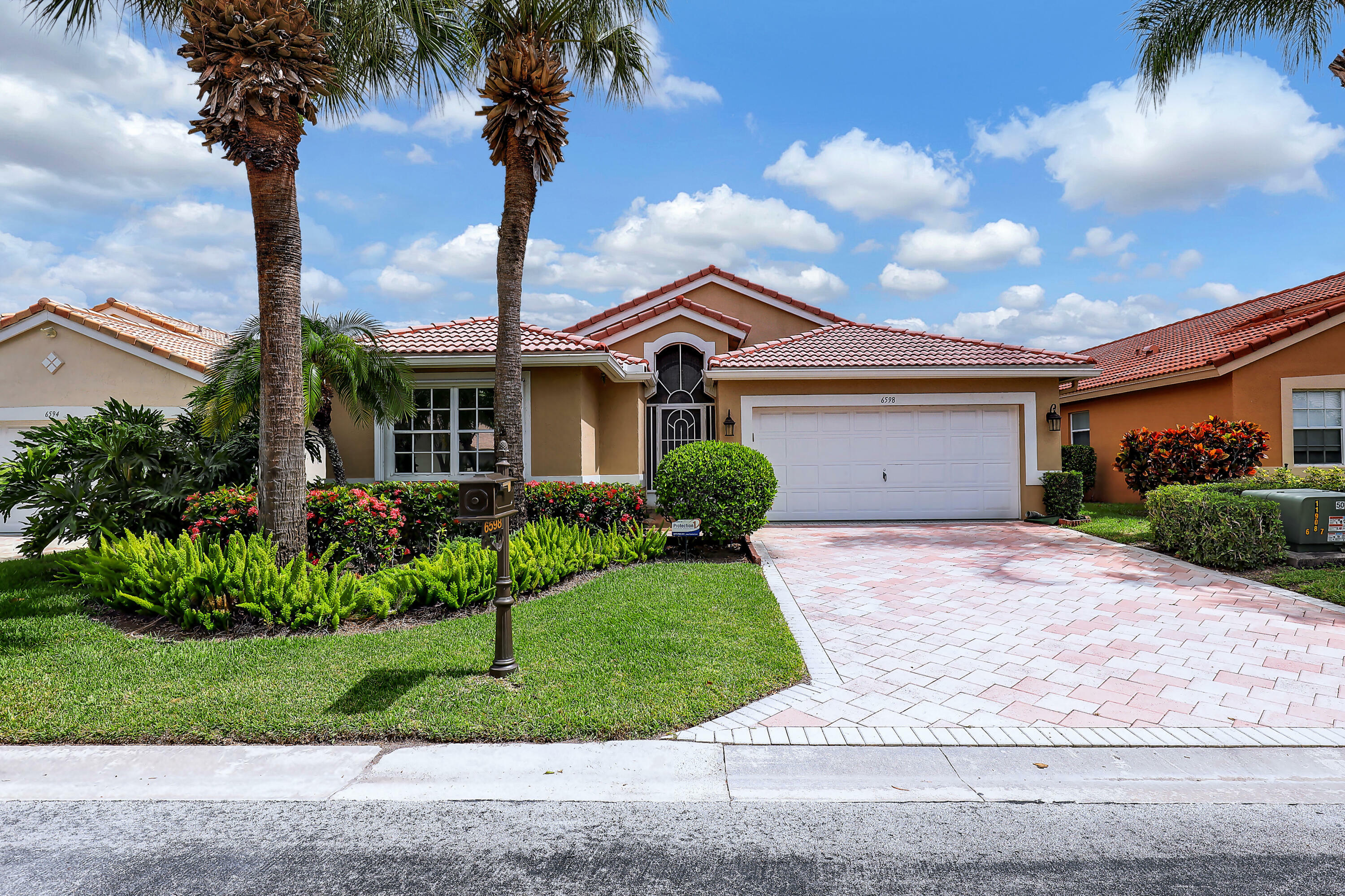 Property Photo: 6598 Sun River Rd Road FL 33437