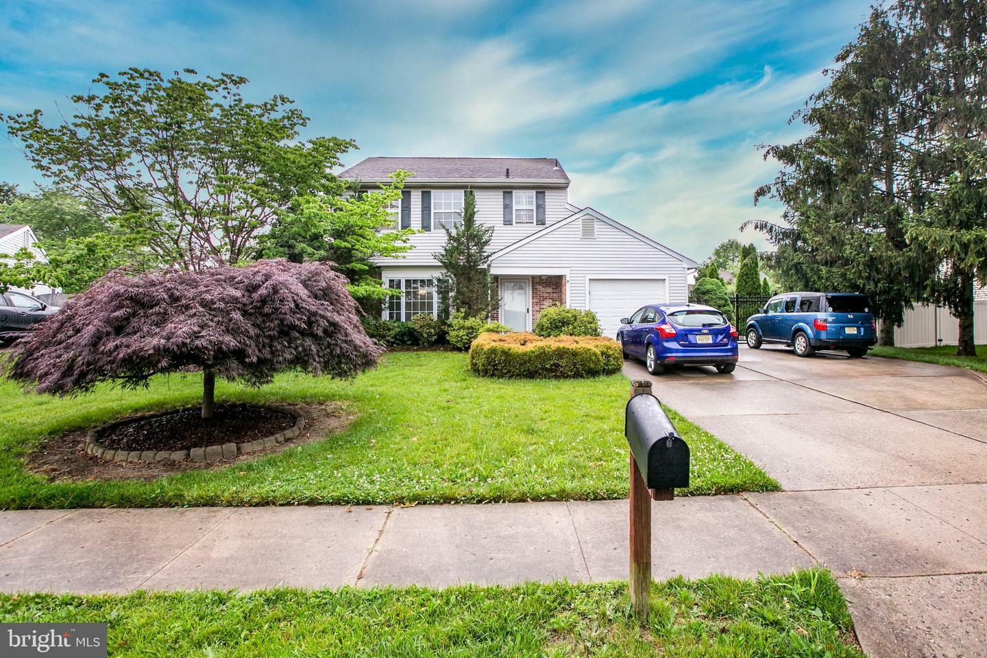 Property Photo:  5 Mahogany Court  NJ 08060 