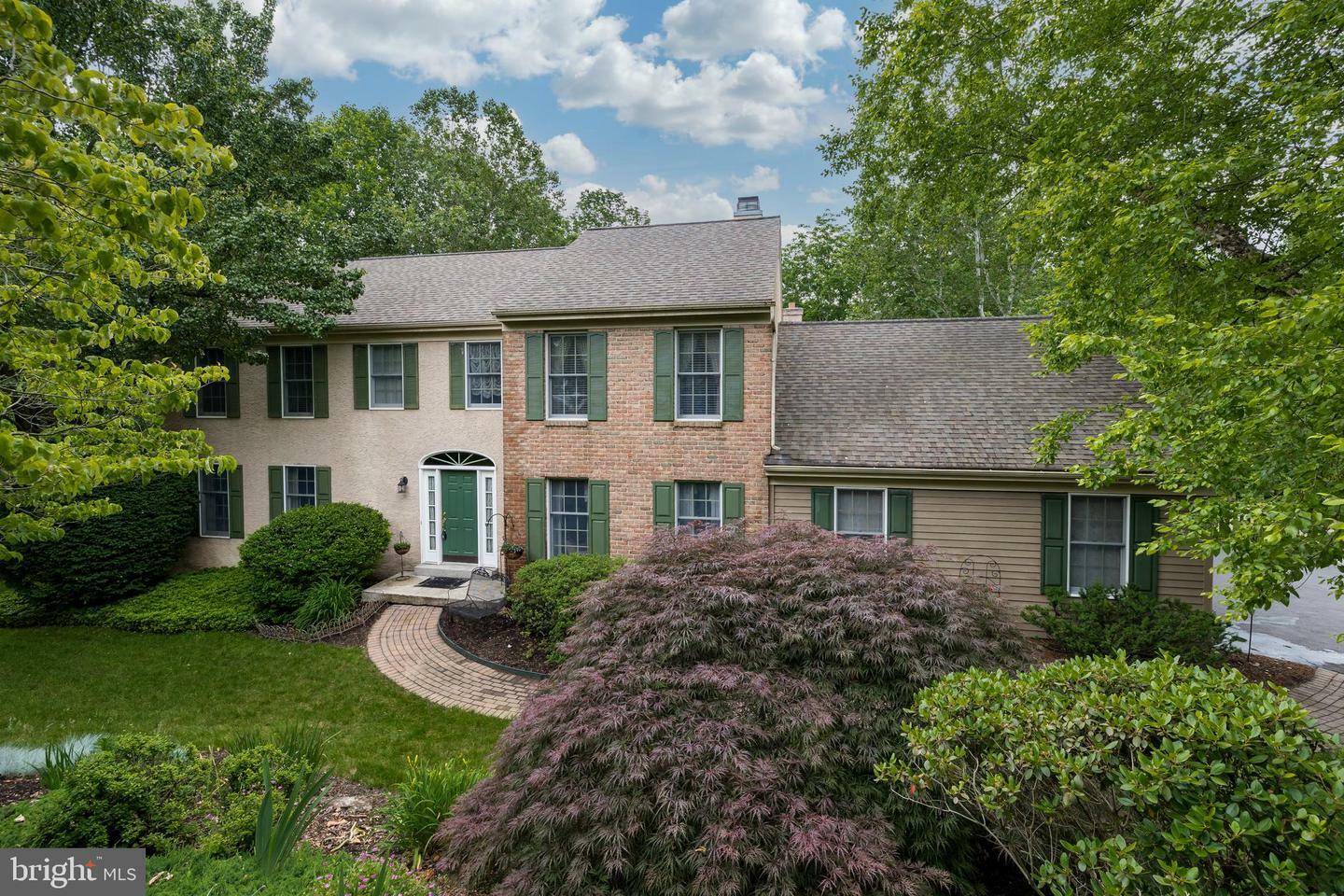 Property Photo:  811 Robert Dean Drive  PA 19335 