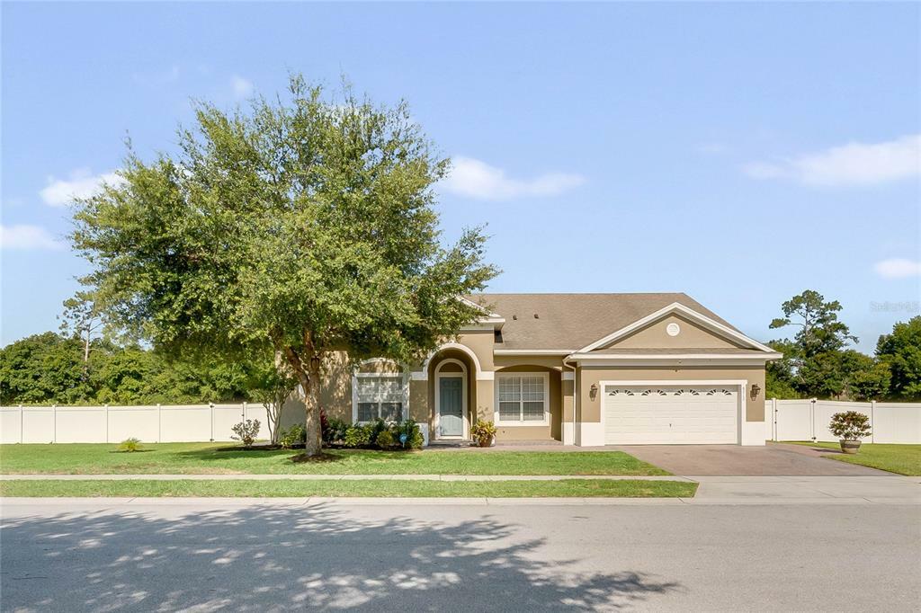 Property Photo:  8712 Irmastone Way  FL 32817 