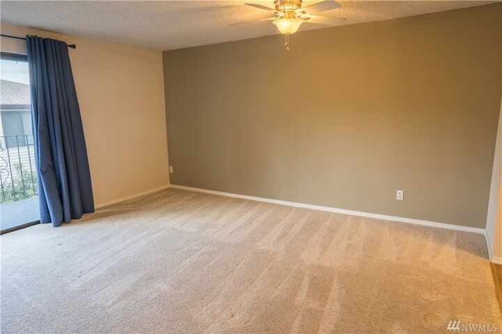 Property Photo: 3009 3rd Ave W 6 WA 98119