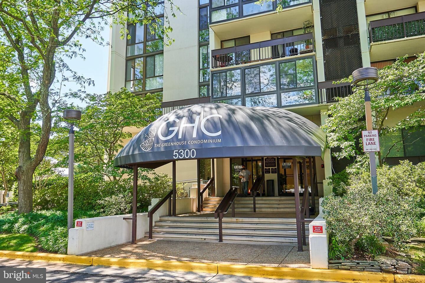 Property Photo: 5300 Holmes Run Parkway 905 VA 22304