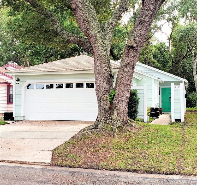 Property Photo:  509 Portland Circle  FL 32703 