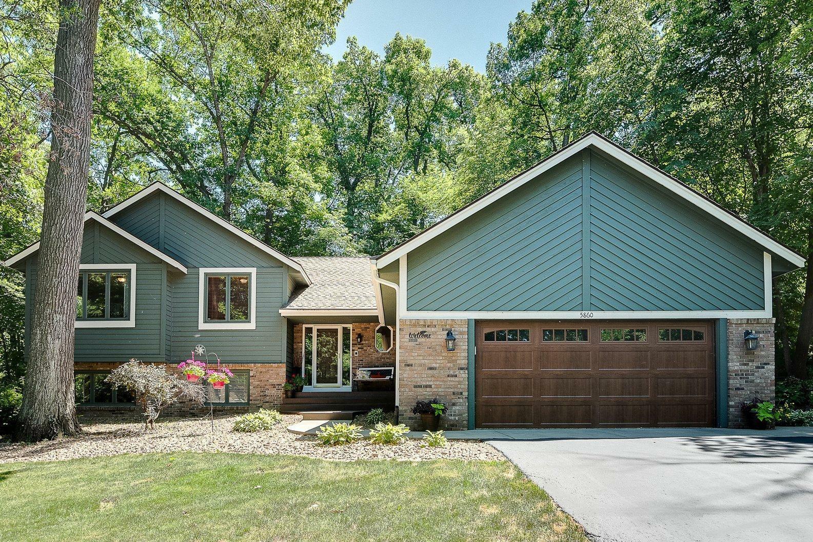 Property Photo:  5860 Shannon Circle SE  MN 55372 