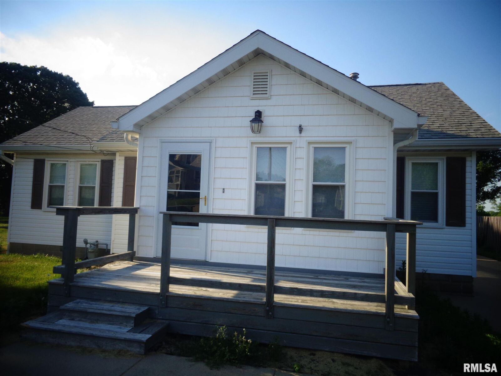 Property Photo: 209 Woodlawn IL 61611