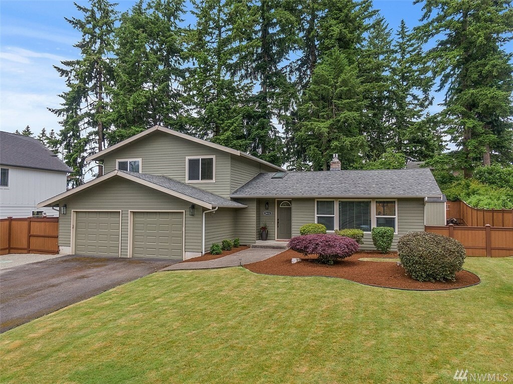 Property Photo: 2611 210th Ave E WA 98391