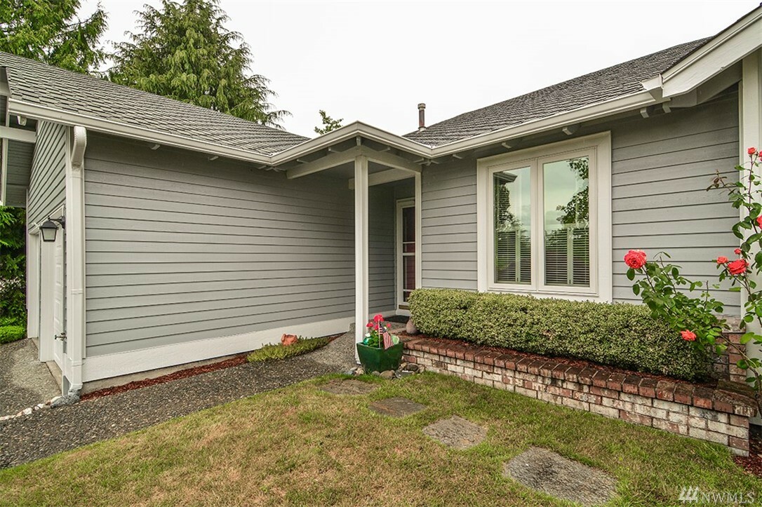 Property Photo:  6206 113th Place SE  WA 98006 