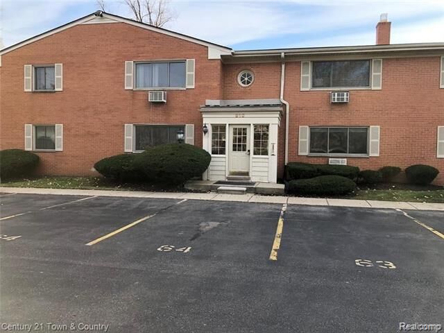 Property Photo:  810 Plate St Unit 105  MI 48307 