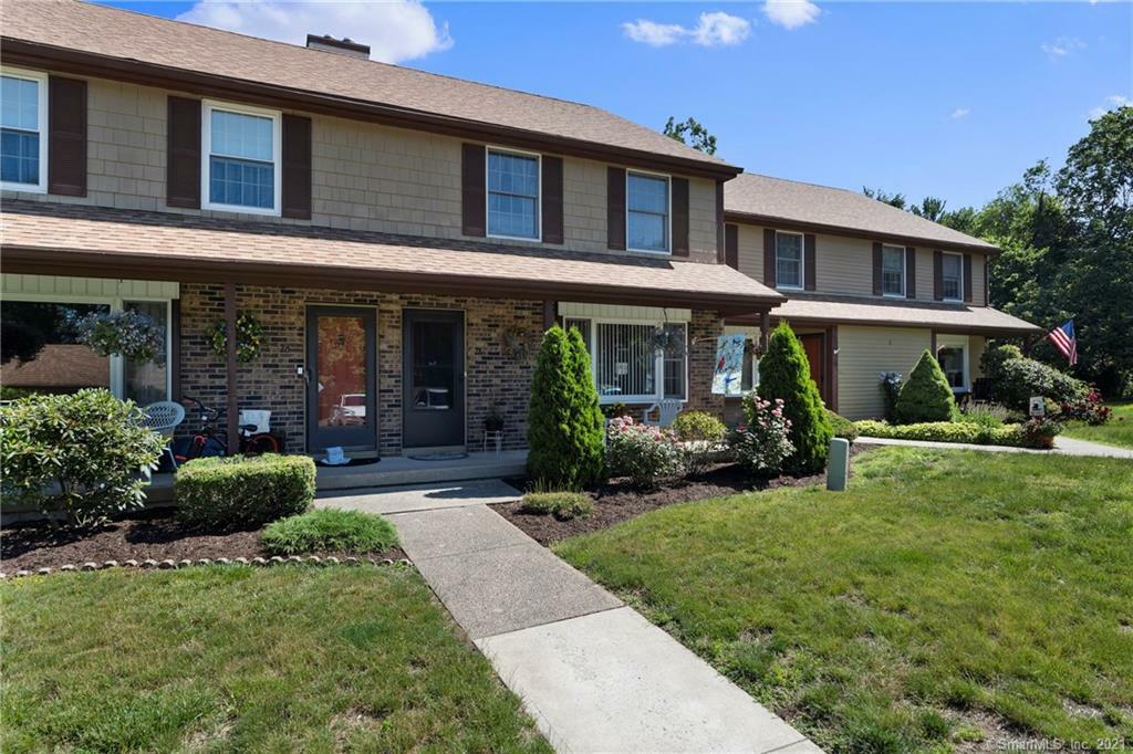 Property Photo: 28 McIntosh Circle 28 CT 06067