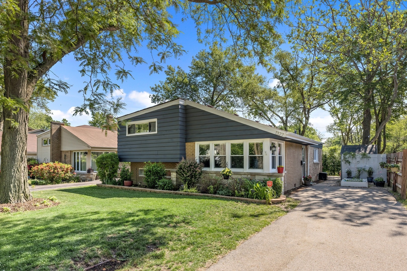 Property Photo:  1327 Cavell Avenue  IL 60035 