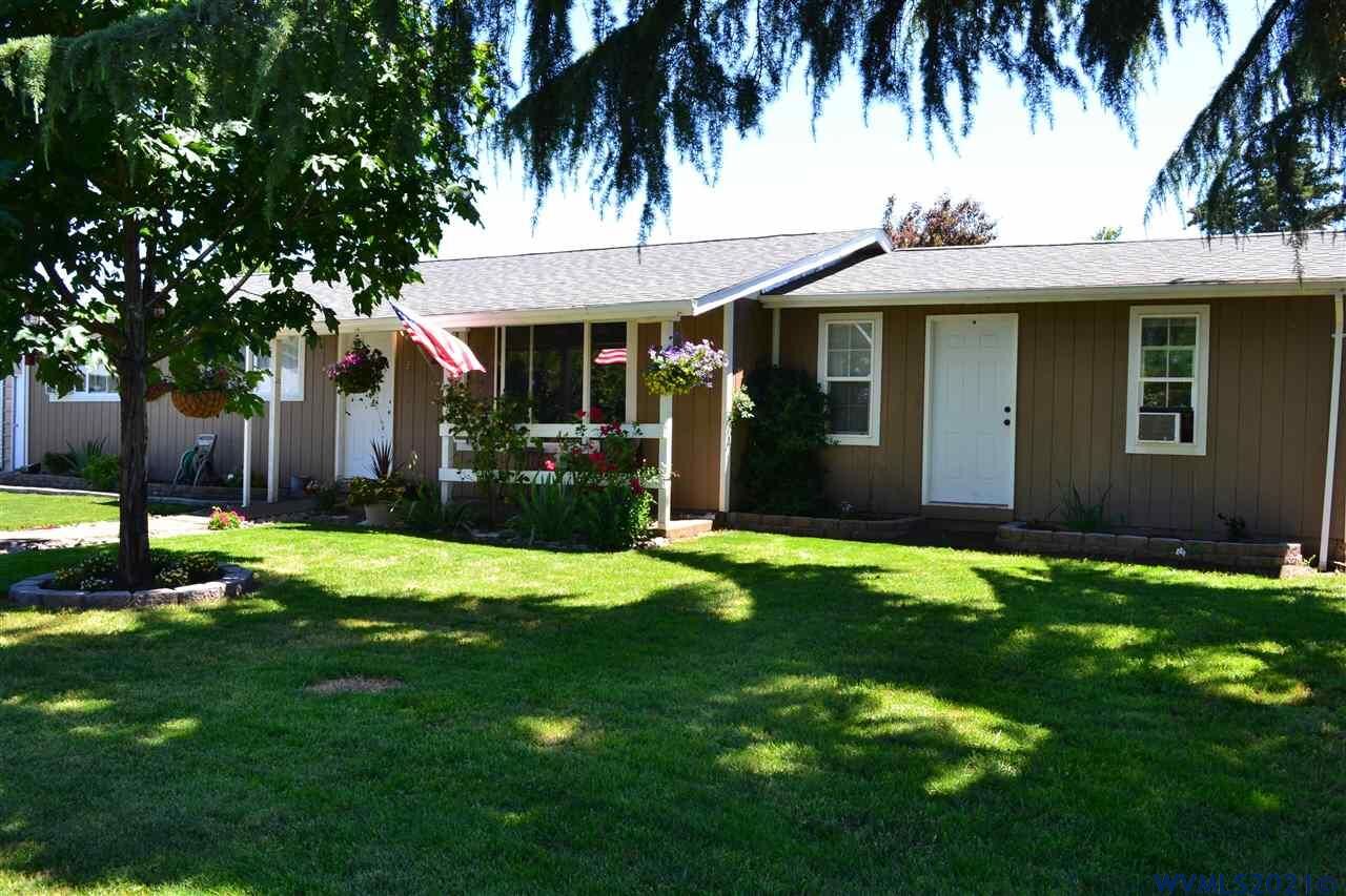 Property Photo: 260 NE Brentwood Av OR 97338