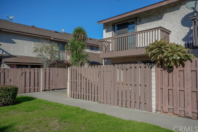 Property Photo:  2221 Santa Fe Avenue 10  CA 90810 