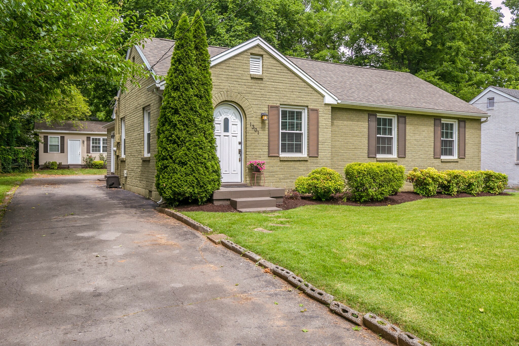 Property Photo:  1301 Allen Ave  TN 37129 