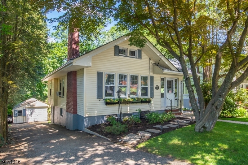Property Photo: 11 White Birch Ter NJ 07006