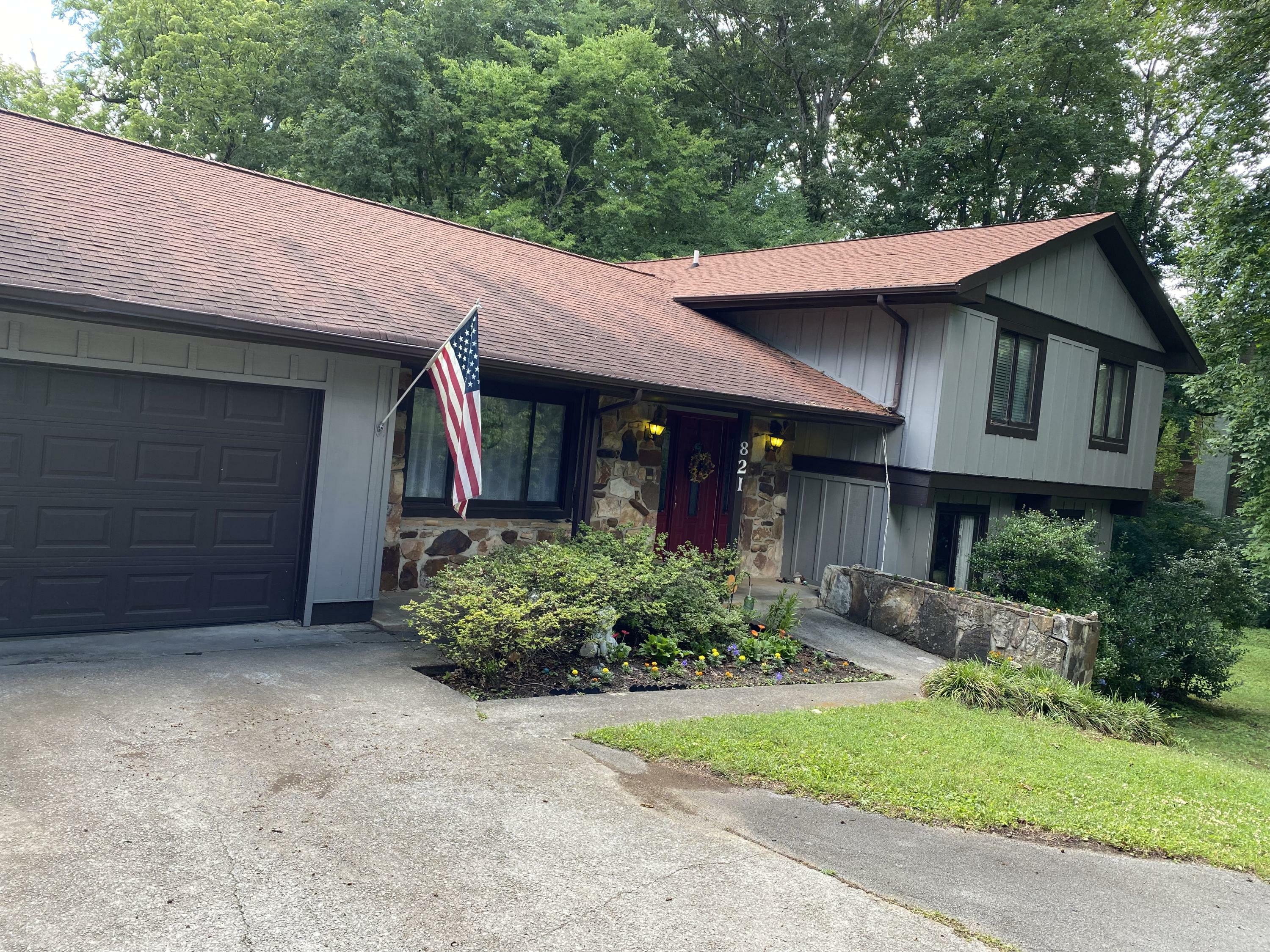 821 Sanders Rd  Knoxville TN 37923 photo