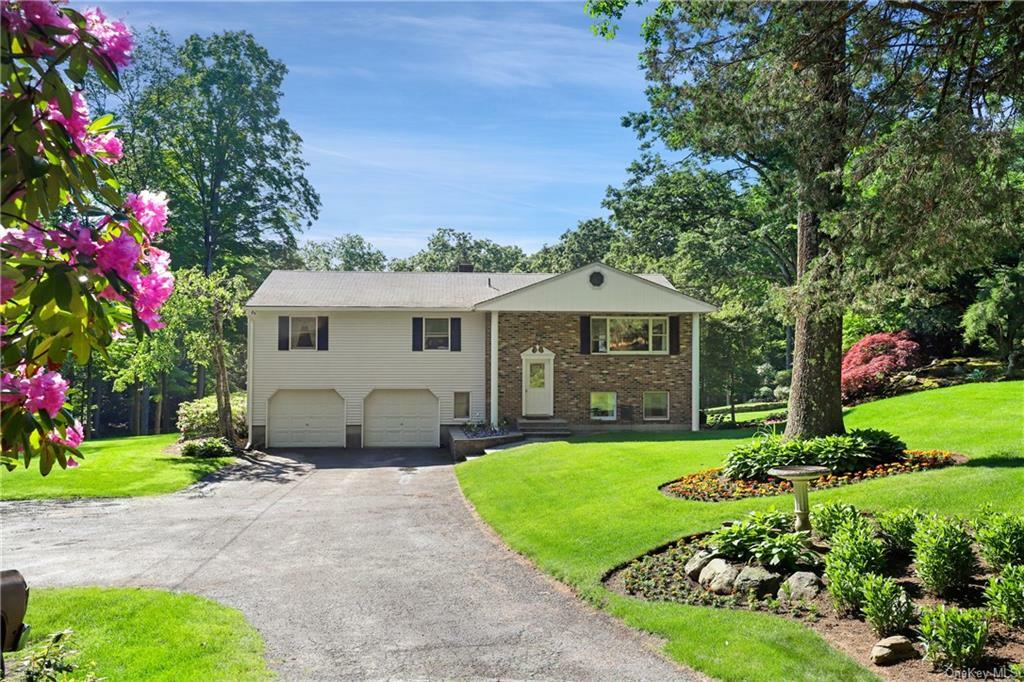 Property Photo:  118 Oscawana Lake Road  NY 10579 