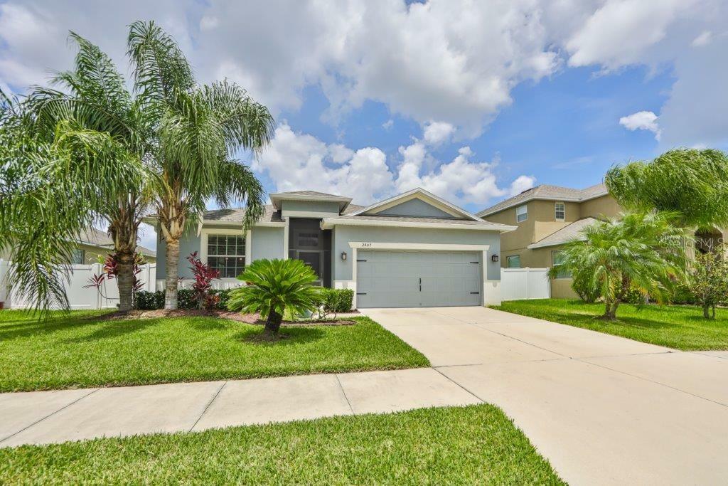 Property Photo:  2407 Dakota Cliff Street  FL 33570 