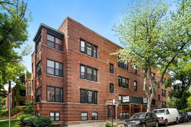 Property Photo:  1403 W Rascher Avenue 2  IL 60640 