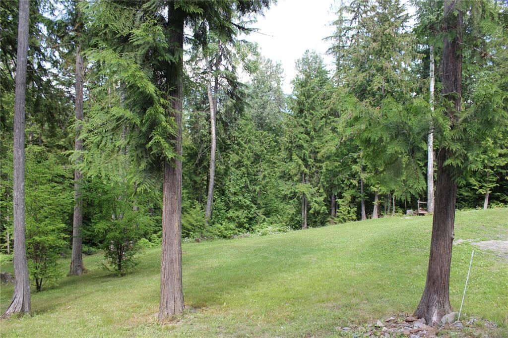 Property Photo:  4847 Ivy Road  BC V0E 1T0 