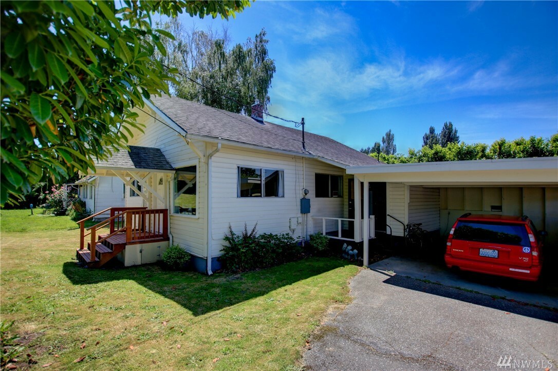 Property Photo:  115 S Ball St  WA 98273 