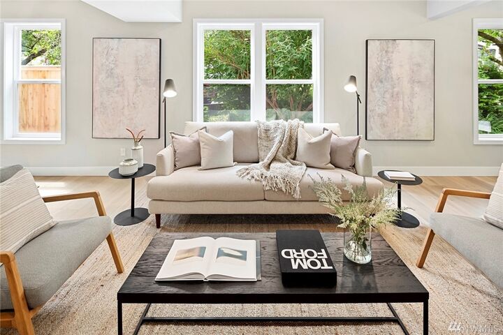 Property Photo:  720 20th Ave W  WA 98033 