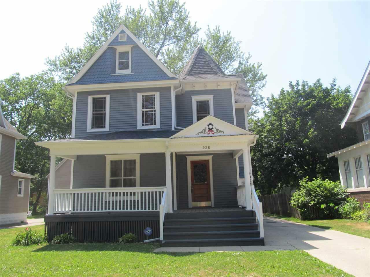 Property Photo:  928 Bluff St  WI 53511 