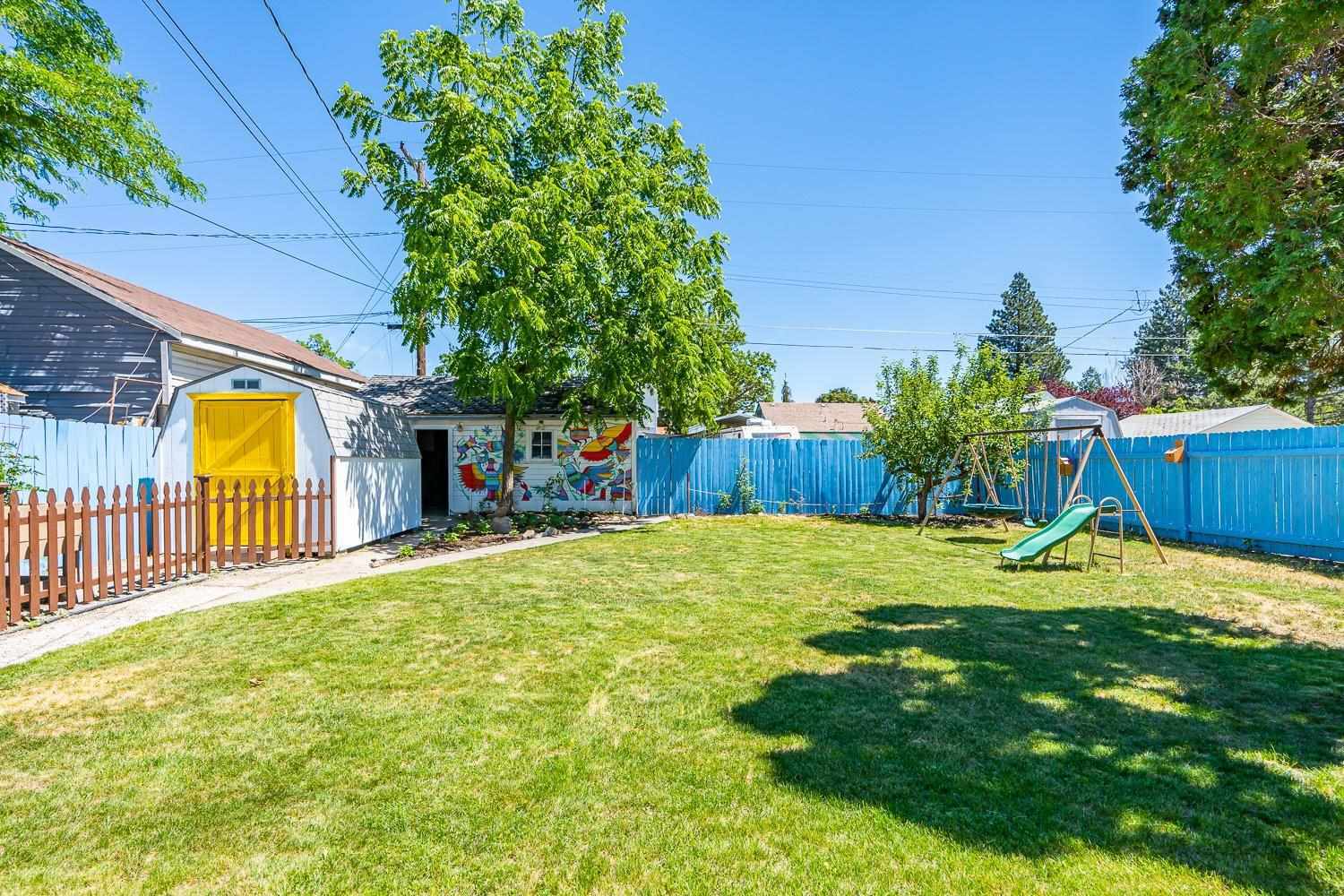 Property Photo:  4412 N Howard St  WA 99205 