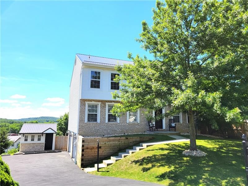 Property Photo: 415 Crossbow Dr PA 15672