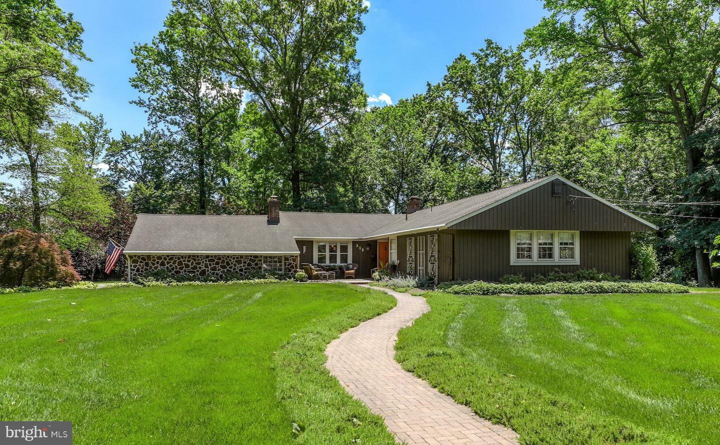 Property Photo: 212 N Riding Drive NJ 08057