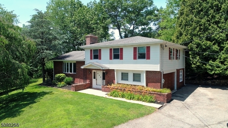 Property Photo:  8 Northbrae Dr  NJ 07005 