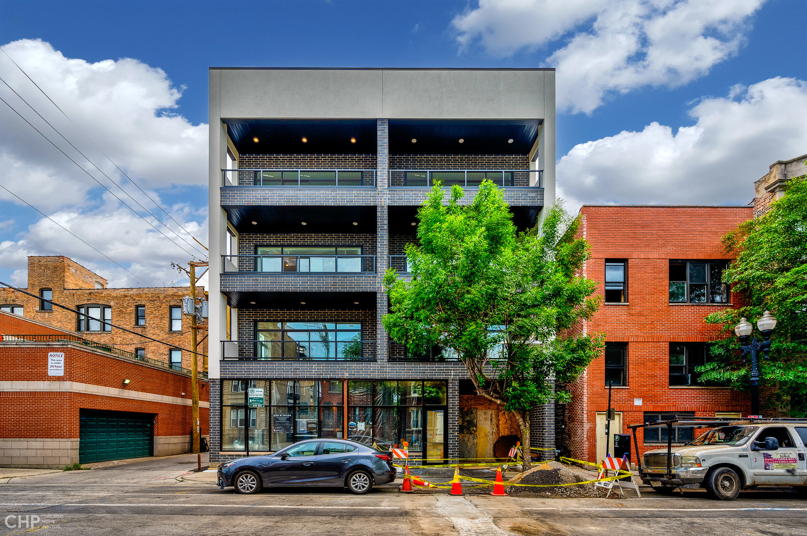 Property Photo: 2315 W Taylor Street 2W IL 60612