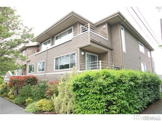 Property Photo: 214 W McGraw St 203 WA 98119