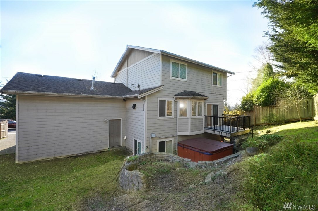 Property Photo: 6302 Swift Ave S WA 98108