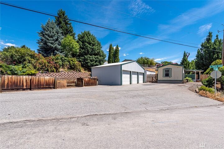 2111 S Majestic Dr  East Wenatchee WA 98802 photo