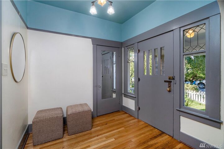 Property Photo:  6521 Greenwood Ave N  WA 98103 