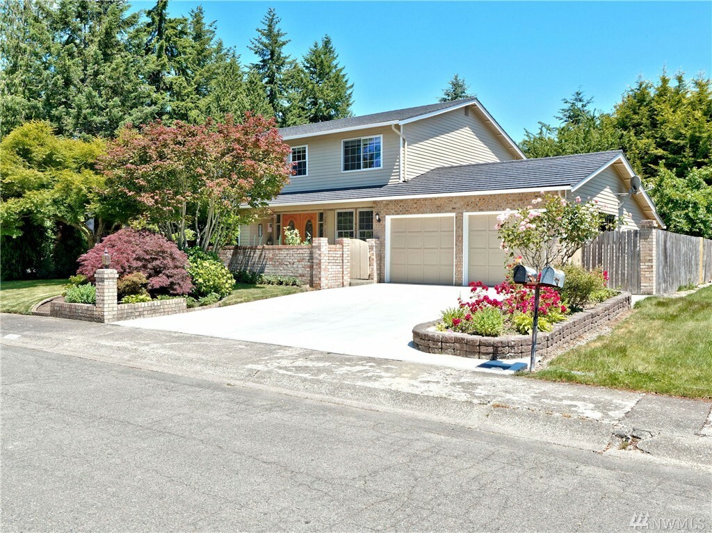 Property Photo: 17302 160th Place SE WA 98058