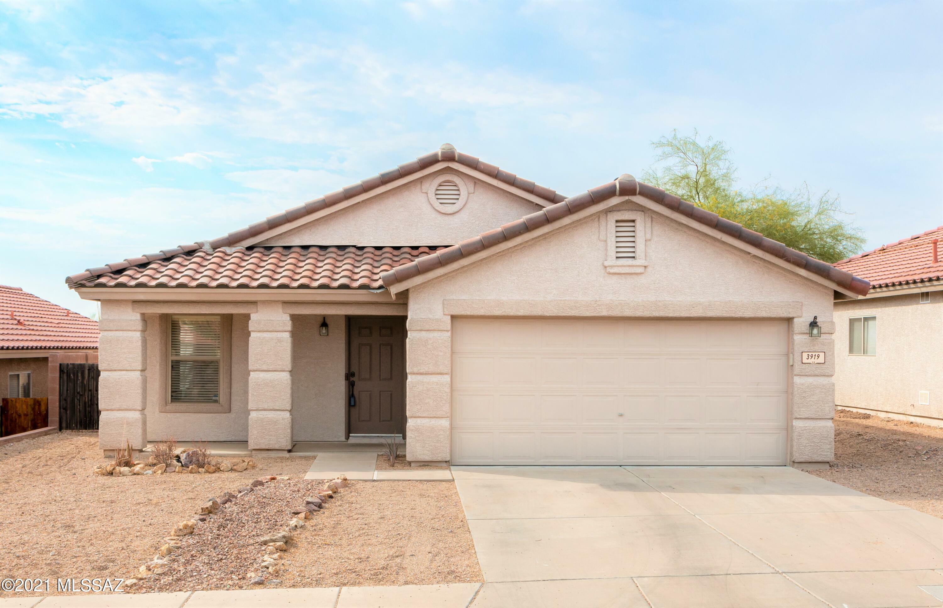 Property Photo:  3919 W Oak Springs Trail  AZ 85745 