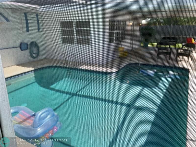 Property Photo:  707 N 32nd Ave  FL 33021 