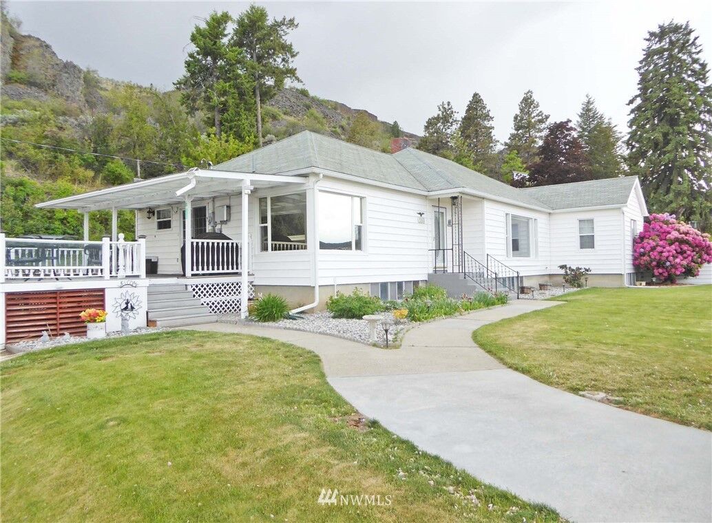 Property Photo: 504 Banks Avenue WA 99133