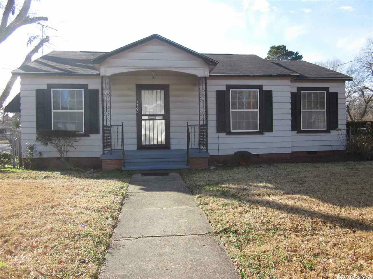 Property Photo:  1700 E 8th Street  AR 71601 